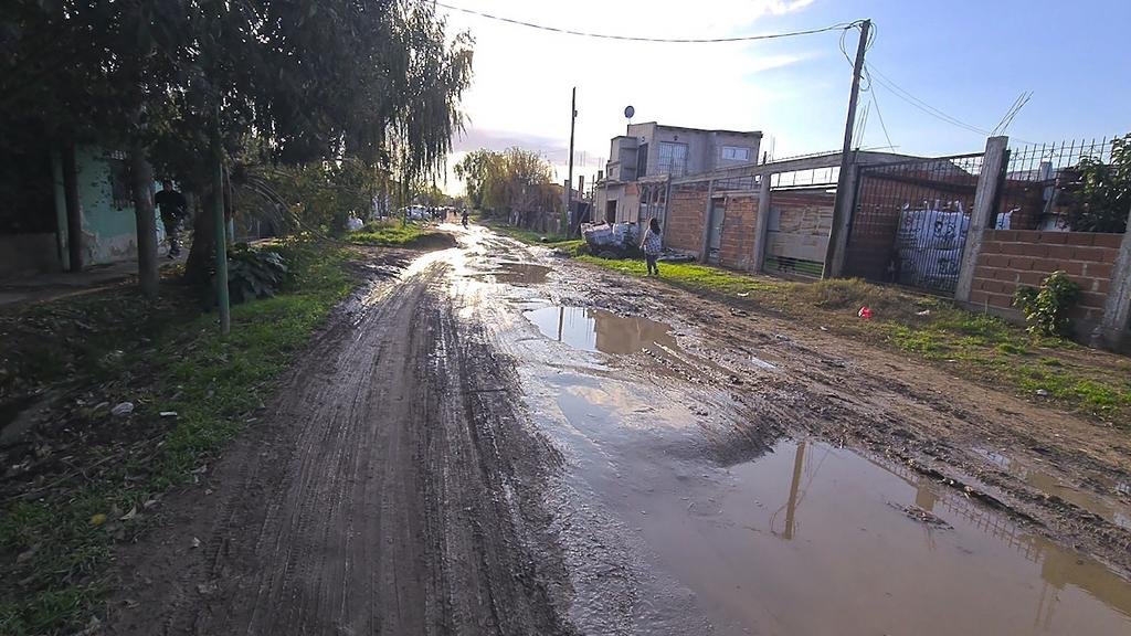 En una zona de Romero están presos del barro