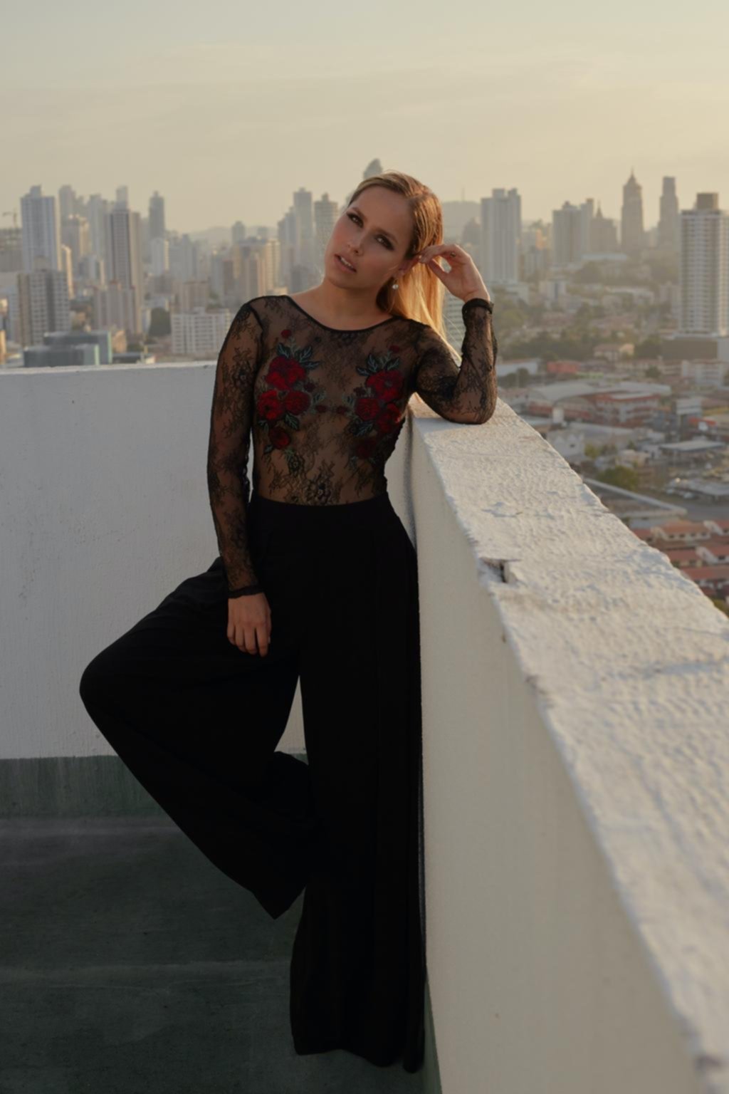 Moda: transparencias y recortes que marcan tendencia