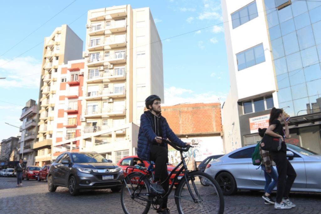 La Plata en imágenes: el sol y una vuelta al otoño