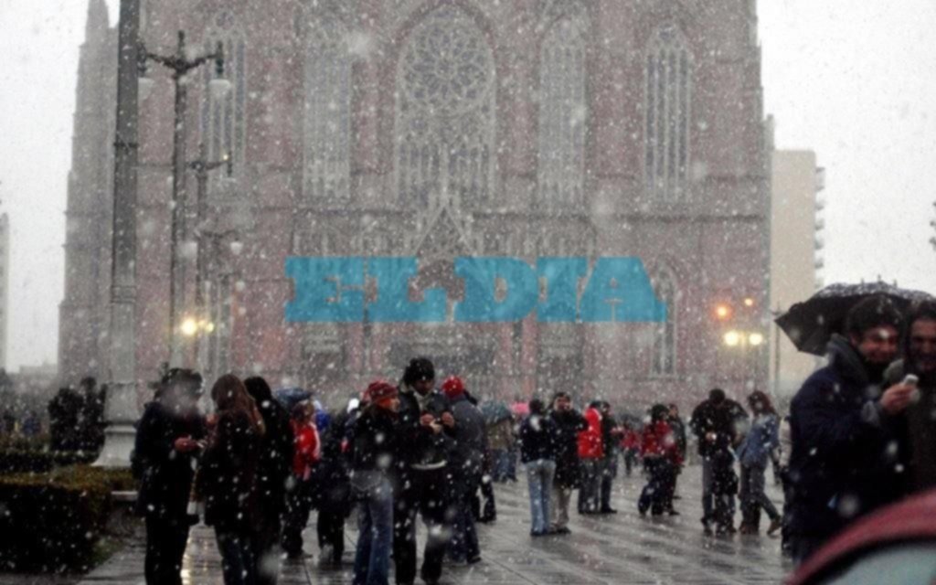 A 16 años de un día histórico: la nevada que pintó la Ciudad de copos blancos