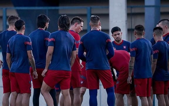 Un ex DT de Gimnasia renunció en Cerro Porteño por "apriete" de la barrabrava y malos resultados