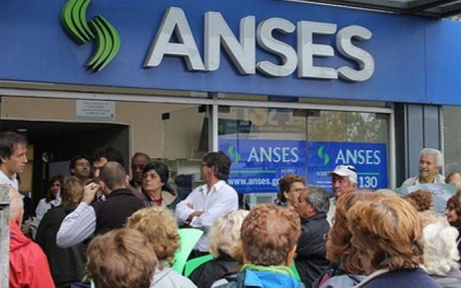 El Gobierno adelantó que "trabajamos para darle mañana una muy buena noticia a los jubilados"