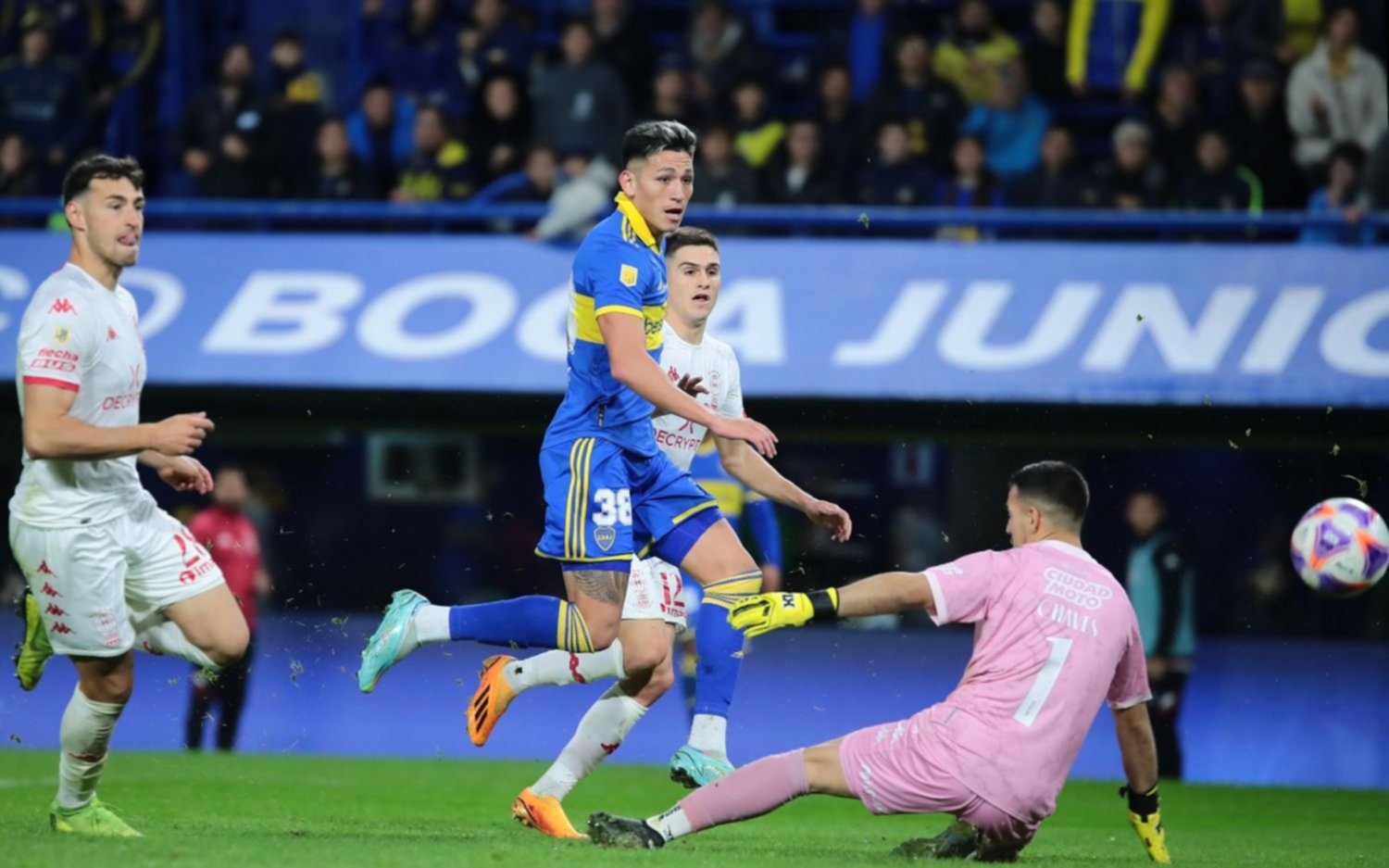 Boca le ganó 1 a 0 a Huracán y recuperó la senda de la victoria en la Bombonera