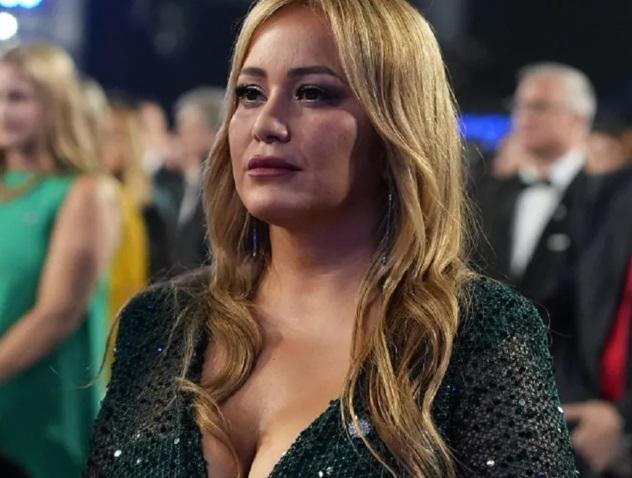 Un conejo con coronita: Alexis, de “GH”, ¿se fue de la fiesta con La Princesita?
