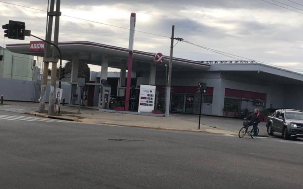 La Plata: se descompuso en una estación de servicio y murió
