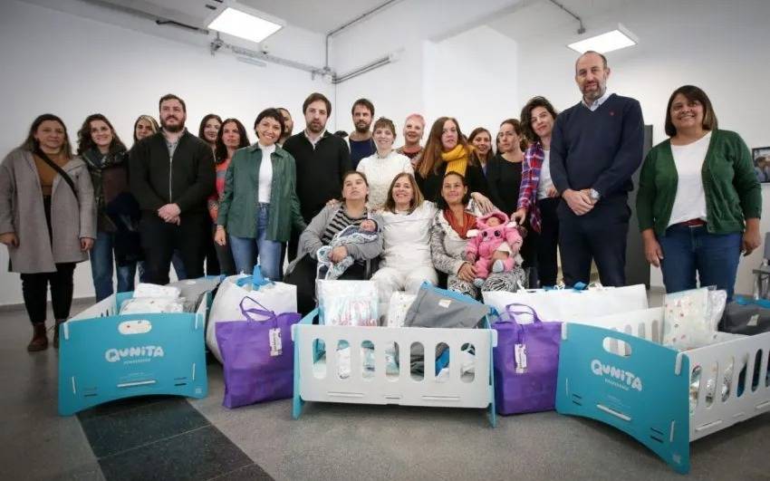 Mendoza y Kreplak entregaron kits Qunita Bonaerense a familias quilmeñas