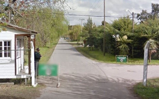 Armados, a cara tapada y violentos: otro golpe de la banda que tiene aterrado a un barrio de La Plata