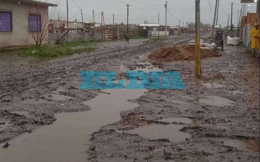 "Vivimos en el barro”: drama por el estado de las calles en un barrio de La Plata