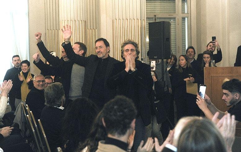 “Los simuladores” calientan su vuelta con una distinción