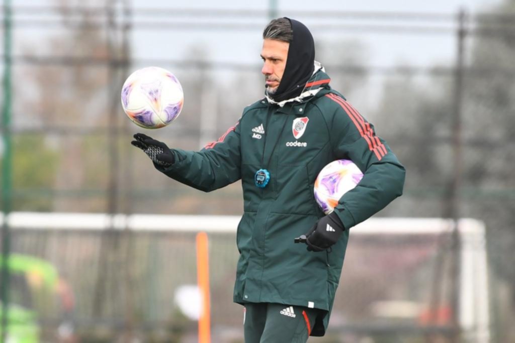 River aguarda con ansiedad la definición del torneo con prácticas bajo la lluvia y el frío