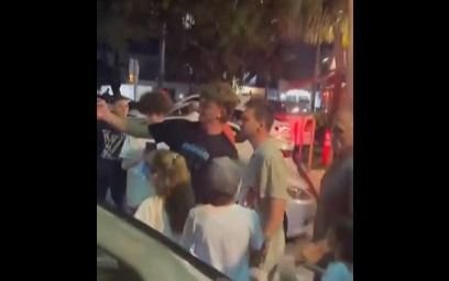 VIDEO. Revolución por Messi: fanáticos lo esperaron a la salida de un restaurant para sacarse fotos y pedir autógrafos
