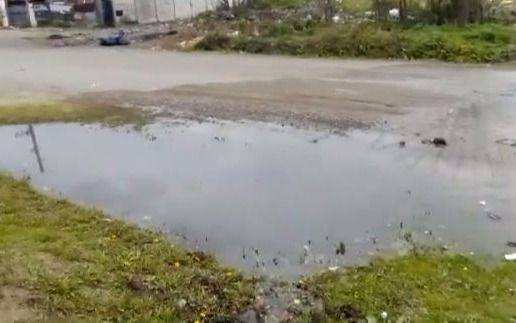 Denuncian grave filtración en San Carlos: "El agua se mete en mi casa"