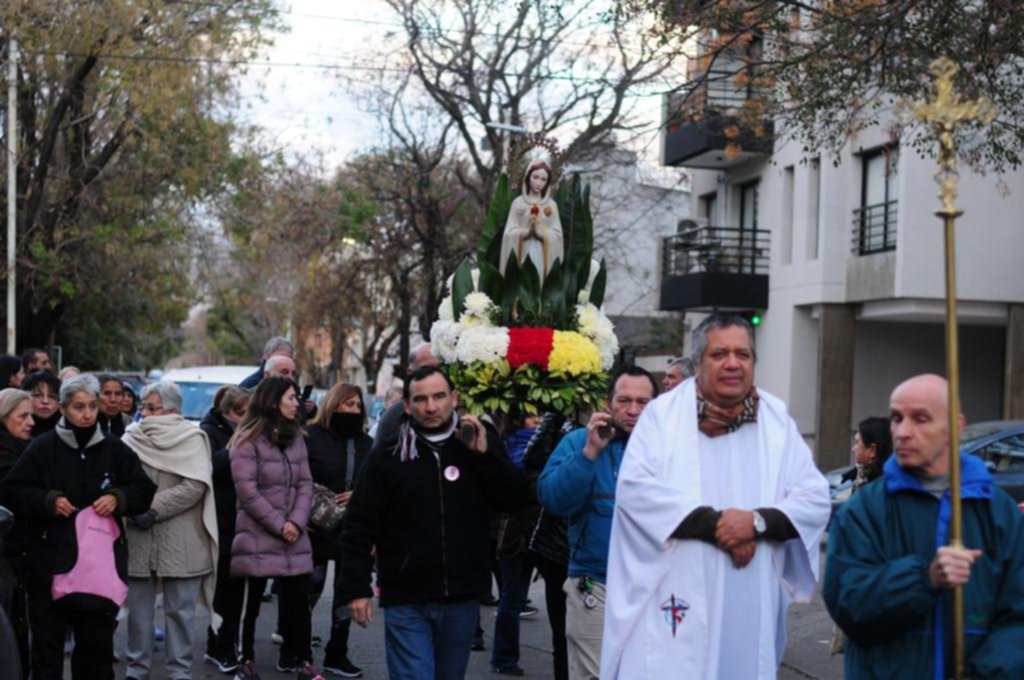 La Rosa Mística y otra expresión de fe en la calle