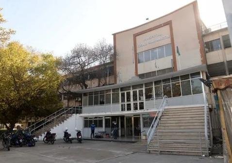 Pensó que tenía un golpe en la cabeza y era un tiro