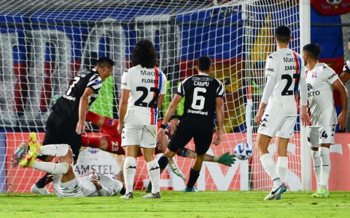 Tigre cayó 2 a 1 ante Libertad por Copa Sudamericana