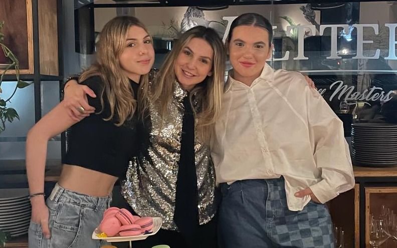 Con el sello de Cande y Mica