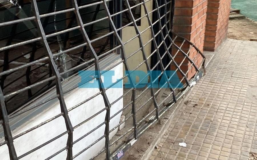 Otro embate de la delincuencia contra el comercio en La Plata, esta vez a 10 metros de una comisaría
