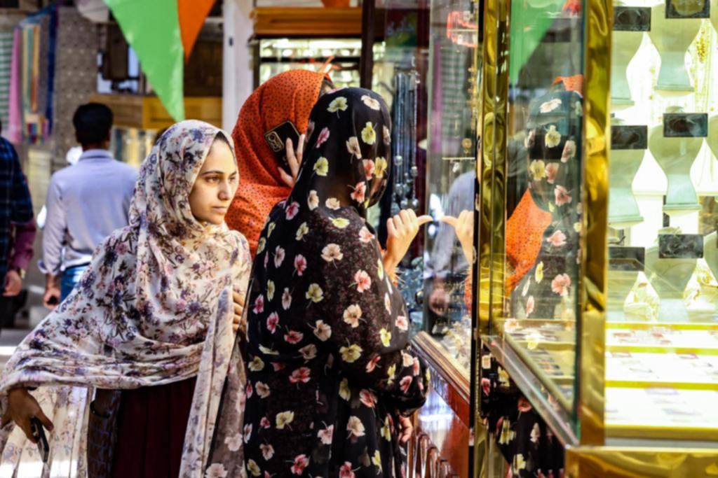 Irán más intolerante: con las mujeres que no usan velo