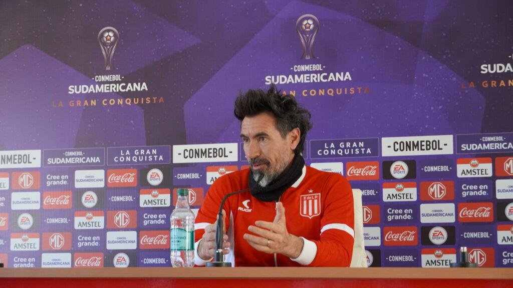 Eduardo Domínguez: “Tenemos que pensar en ser superiores, y concretar las situaciones que tengamos”