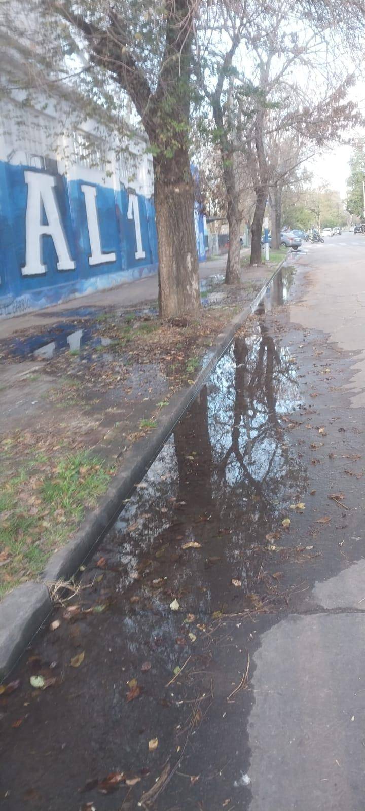 Reclamo por pérdida de agua en EL Mondongo