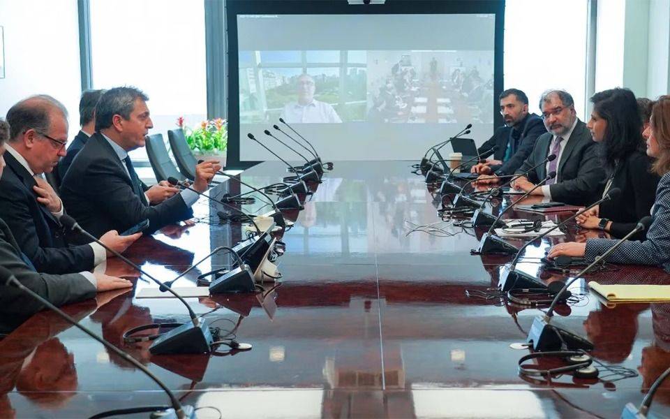 El FMI confirmó que comenzó la negociación con Argentina