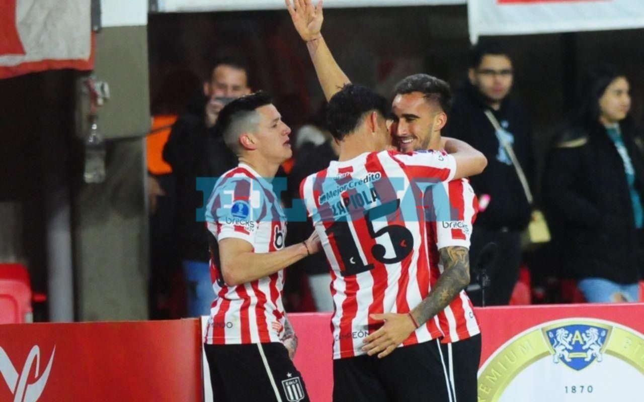 Estudiantes aplastó a Barcelona de Ecuador 4 a 0, clasificó a octavos y el uruguayo Méndez fue el hombre de la noche