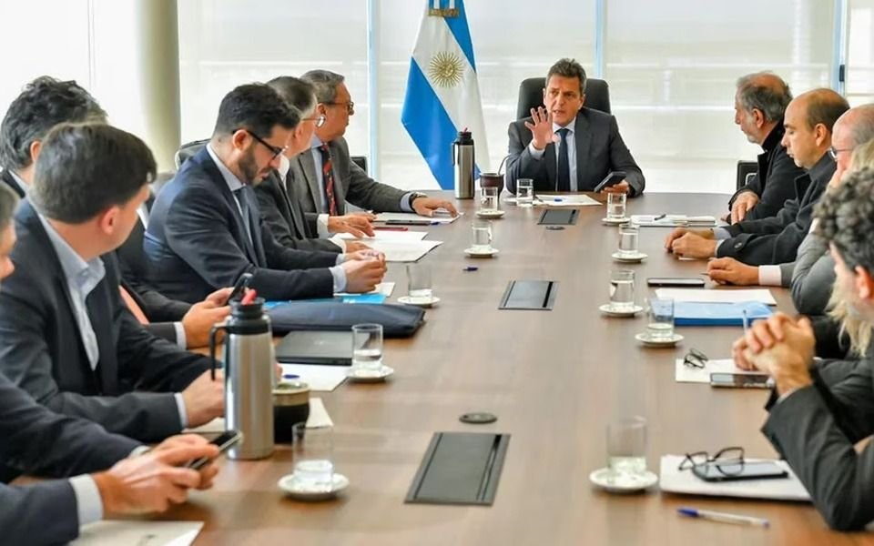 En medio de la negociación el FMI pidió "ajuste fiscal y unificar el tipo de cambio" en Argentina