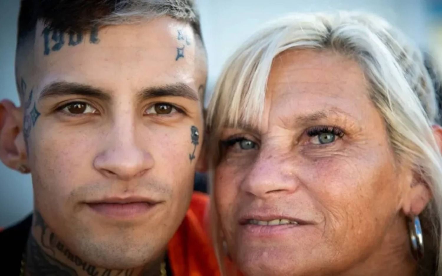 L-Gante: la mamá debutó en el teatro mientras el cantante sigue preso