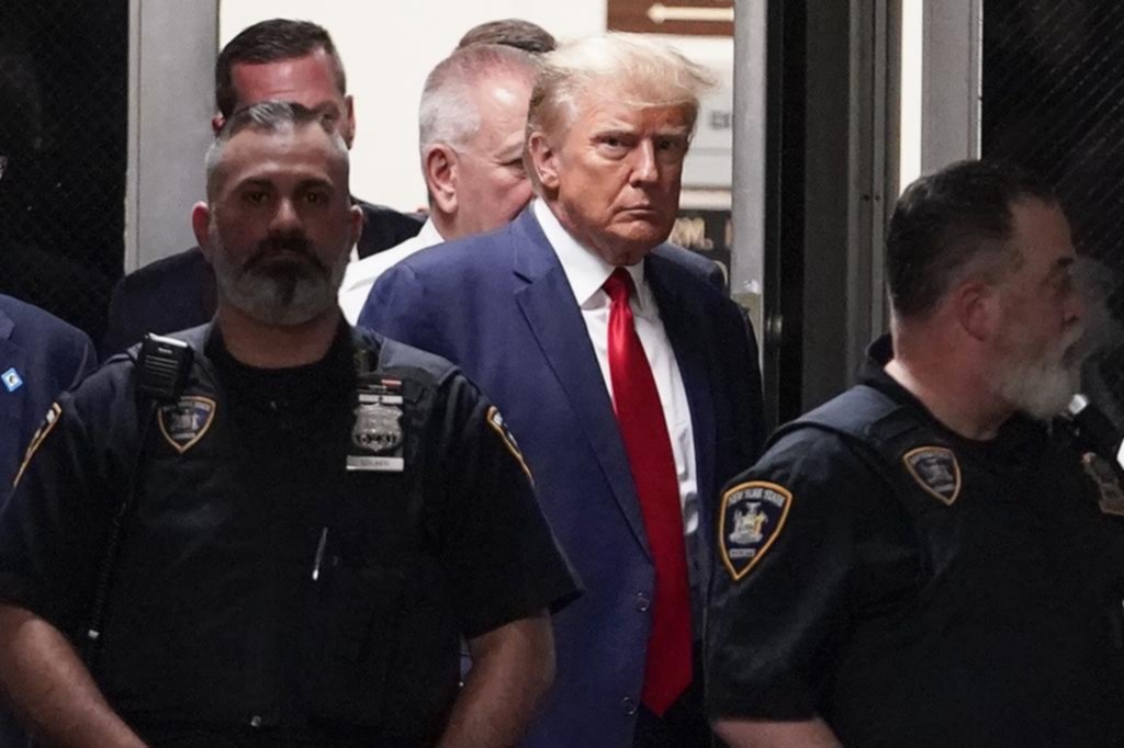 Trump suma problemas legales en plena campaña