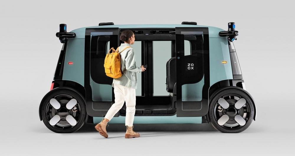 La carrera por los taxis robot genera fricciones y polémica