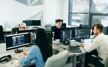Dos grandes tecnológicas buscan empleados de más de 50 años y expertos en ventas en Argentina: cómo postularse