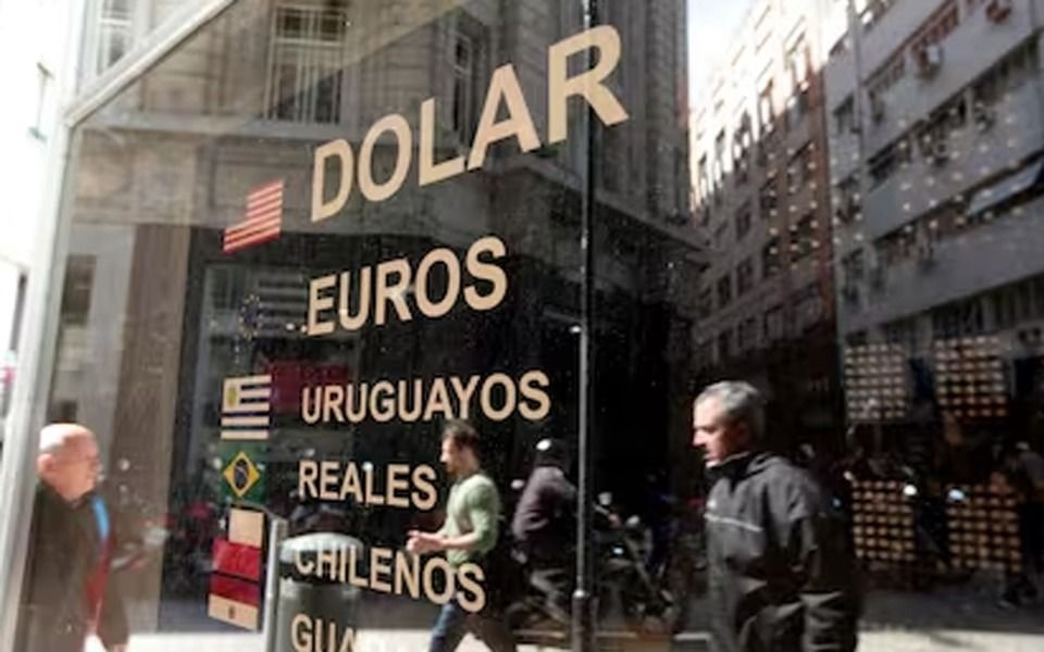 Dólar blue hoy y dólar hoy: cerró la semana en 528 pesos