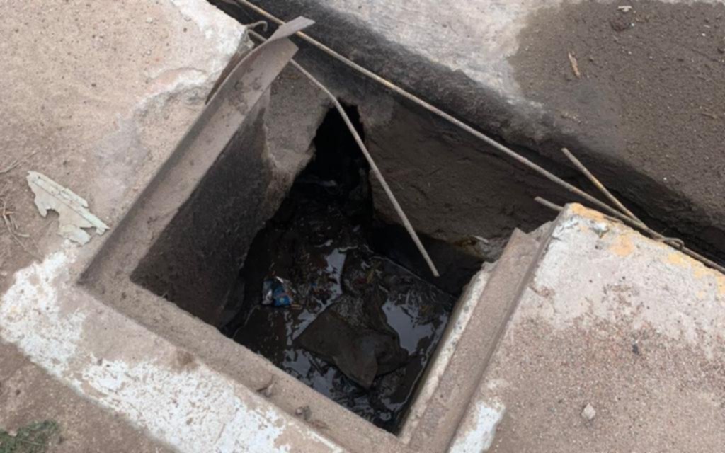 Peligro por una boca de tormenta sin tapa en 7 y 606