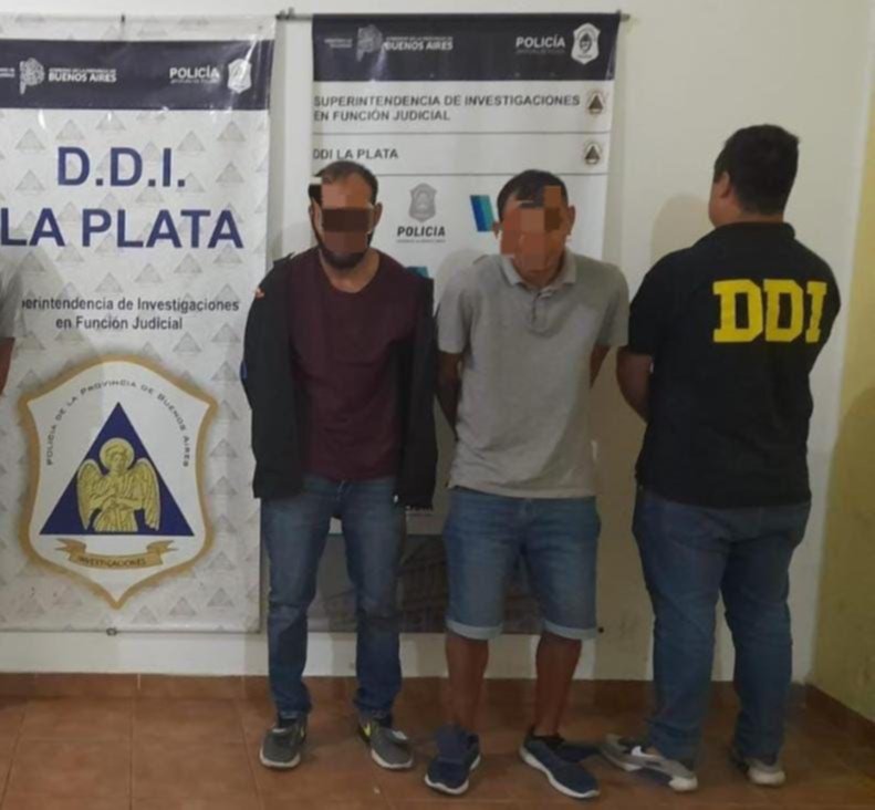 Atacaban locales en Los Hornos y fueron detenidos
