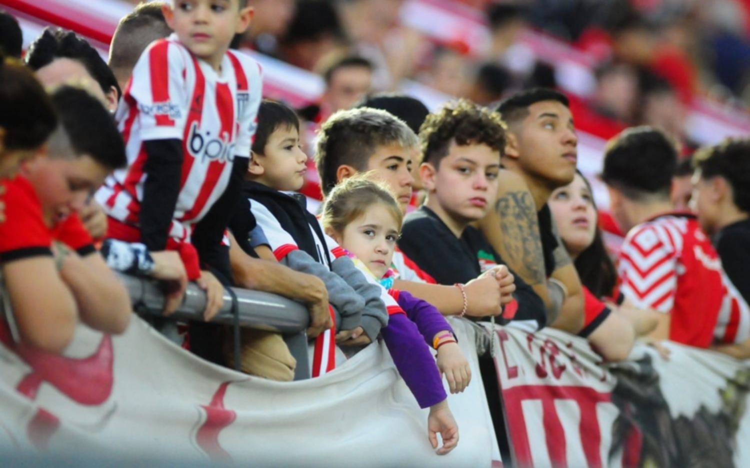FOTOS | El hincha copó 1 y 57 en el último como local