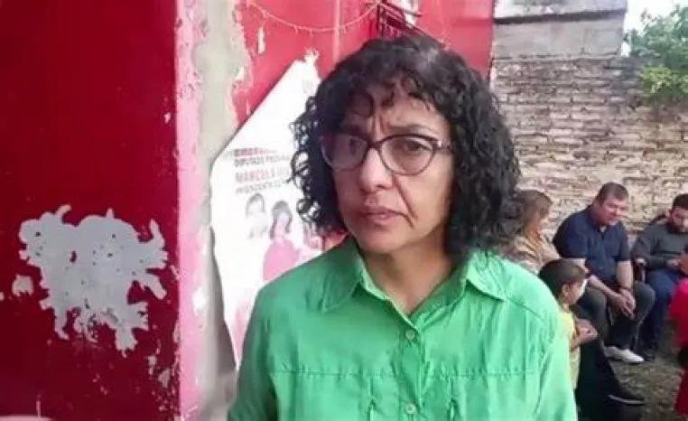 Marcela Acuña pidió un celular y ver a su esposo