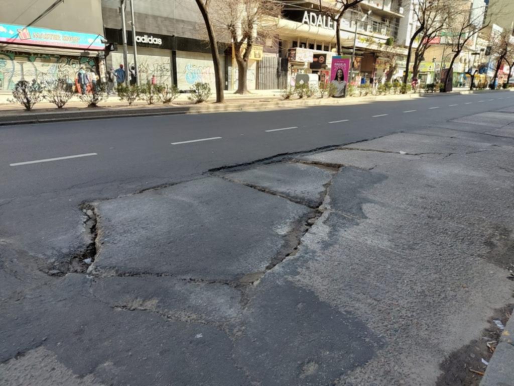 Pavimento “dinamitado” en 7 entre 48 y 49