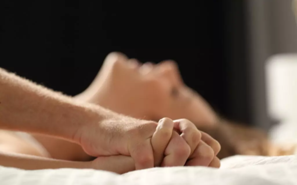 Esta es la posición sexual más peligrosa del mundo, según un experto