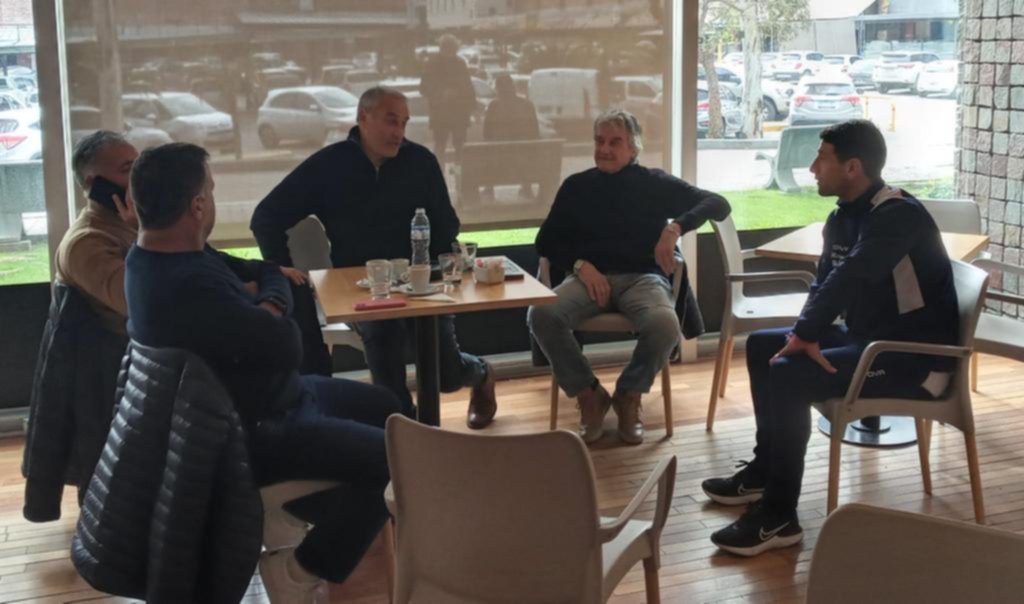 Charla y café de por medio entre Chirola Romero y el cordobés Alberto Beltrán