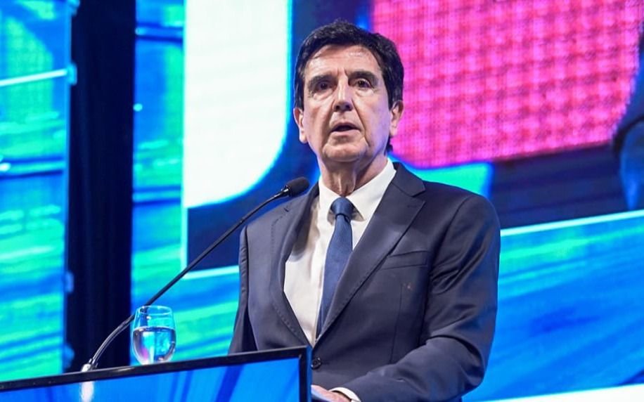 Economistas criticaron las últimas medidas y Melconian dijo que "quieren llegar a las PASO sin devaluar"