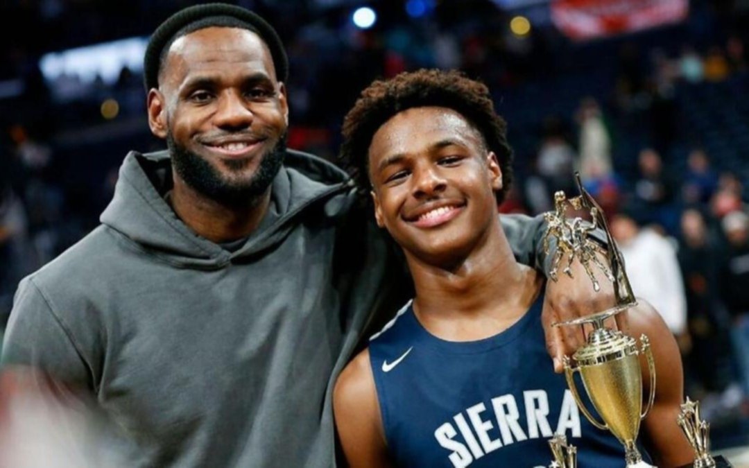 Bronny James, el hijo de LeBron James, sufrió un paro cardíaco mientras entrenaba: cómo está su salud