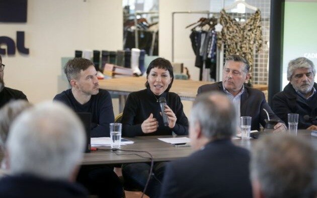 Mayra Mendoza reunió a empresarios de la industria textil en Quilmes