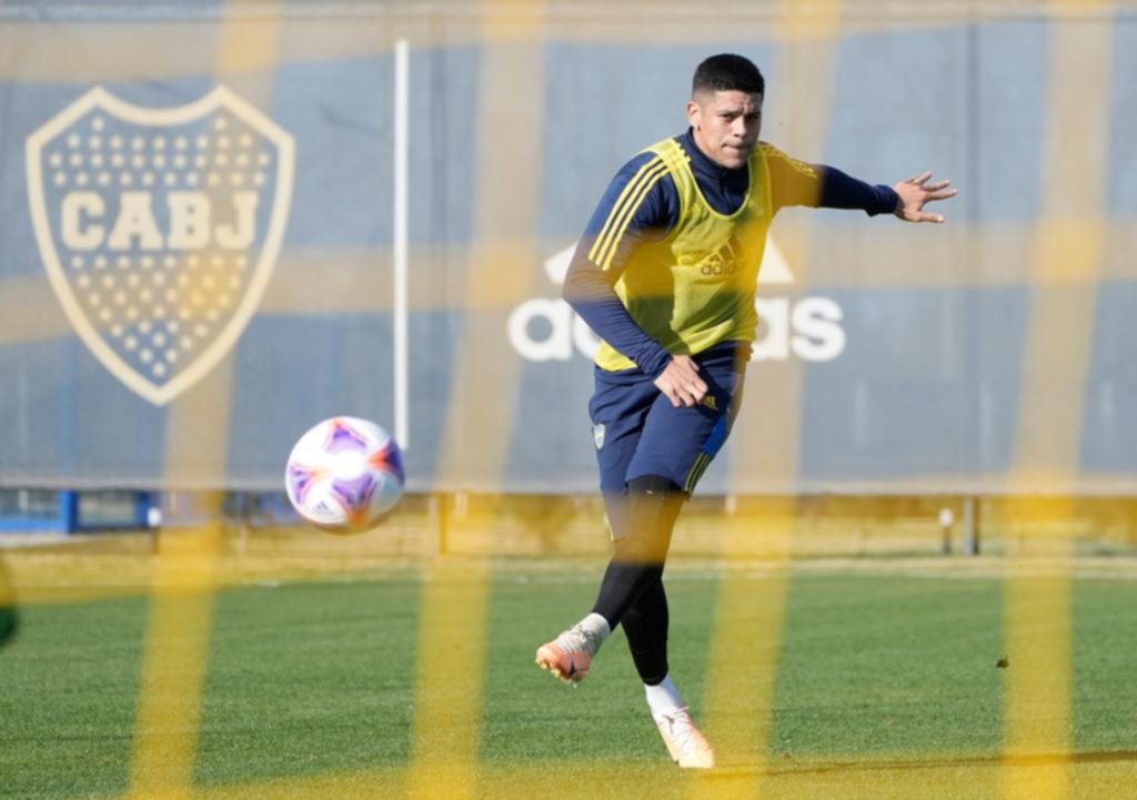 Marcos Rojo se entrenó a la par del grupo y podría estar a disposición ante Independiente