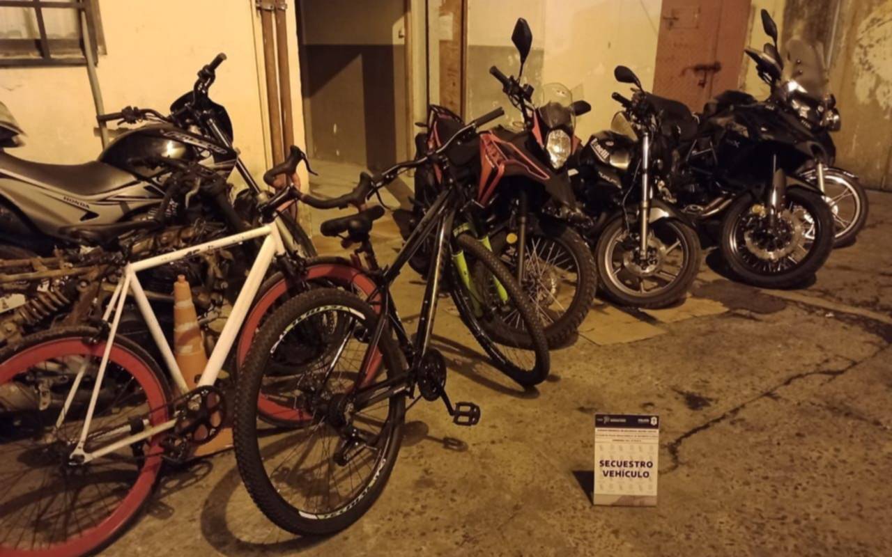 Cayó la banda que hizo estallar la vidriera de una concesionaria de La Plata y huyó con motos  