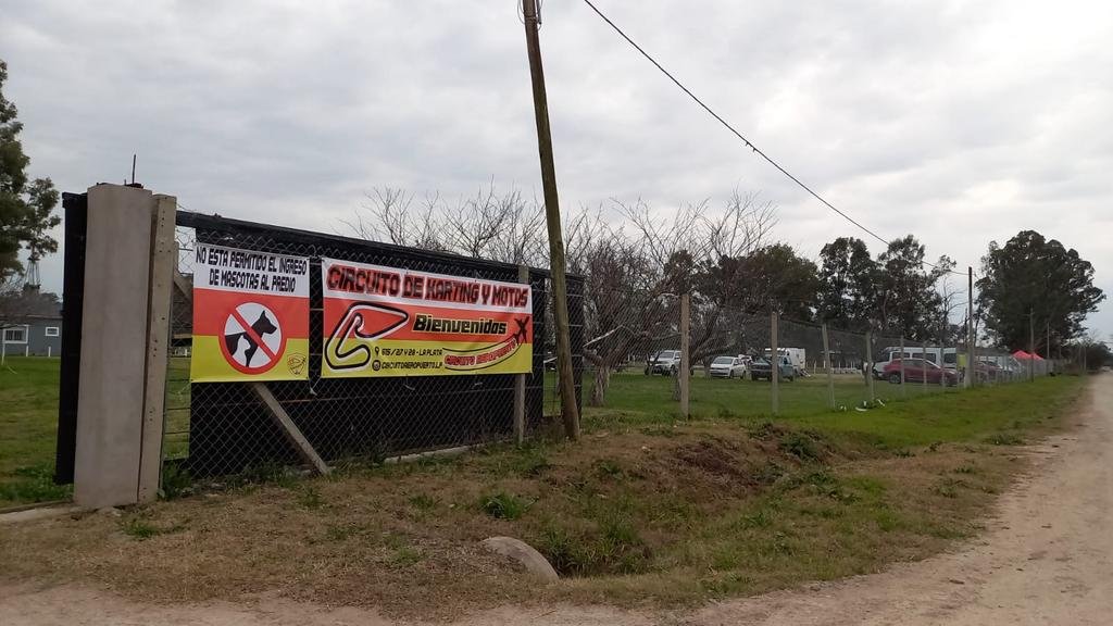En Arana reclaman por el rugir de los motores en una pista de carreras
