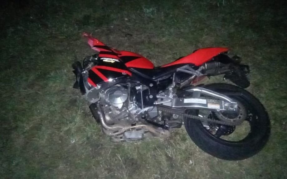 Otra tragedia vial en La Plata: se despistaron dos motociclistas en la Ruta 2 y uno de ellos murió