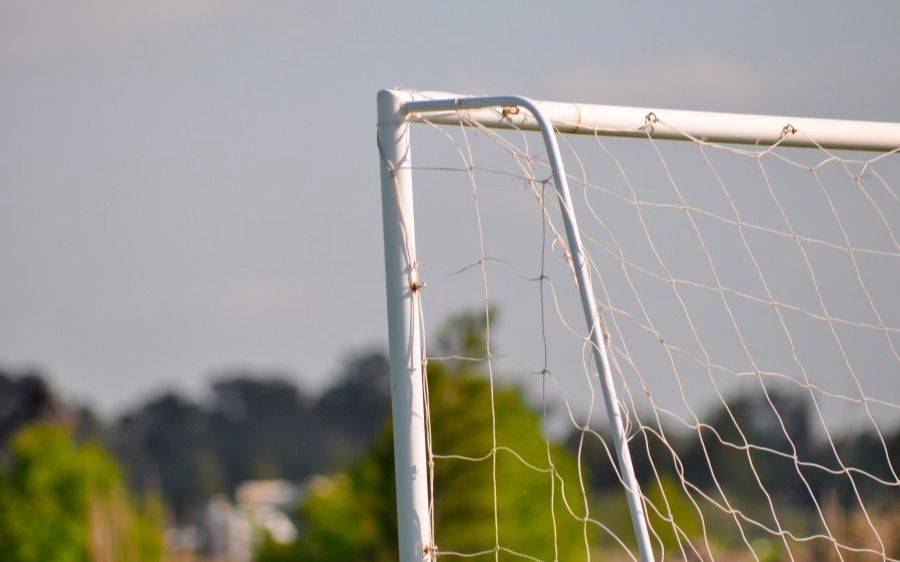 Tragedia en un partido de fútbol en La Plata: se descompensó y murió