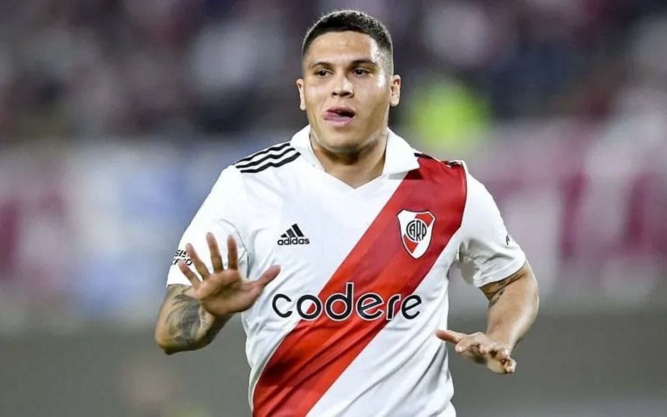 Racing metió otro golpe en el mercado: contrató a Juanfer Quintero