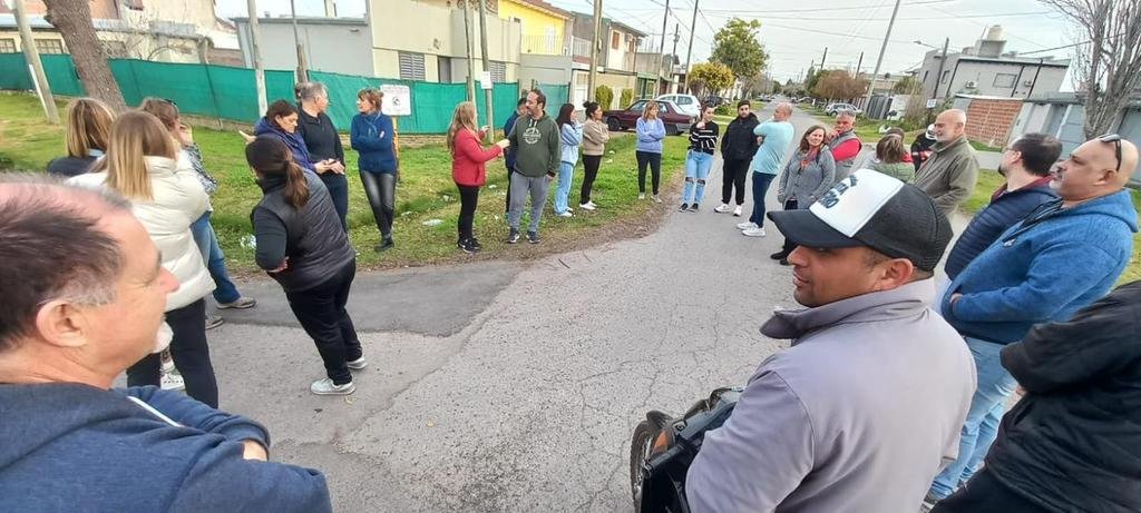 Vecinos de Villa Castells reunidos por la inseguridad