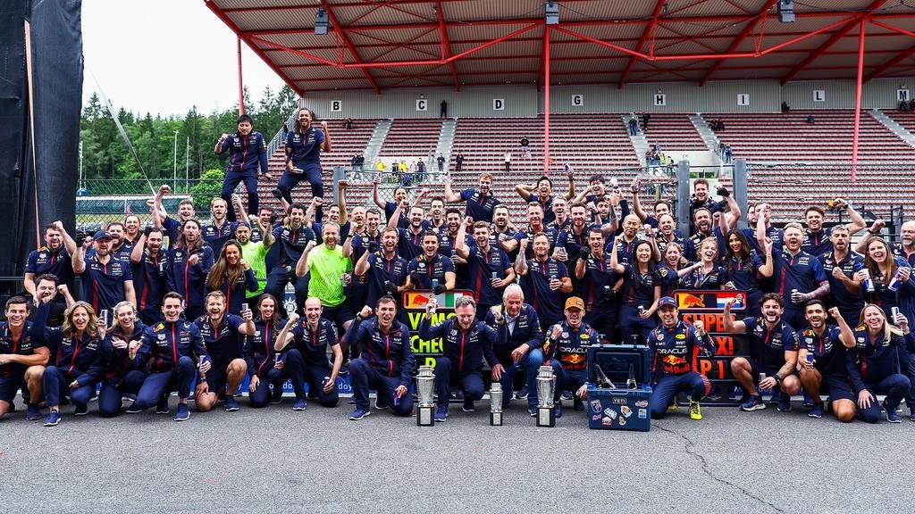 Verstappen sigue con su andar arrollador y el resto se “consuela” por el segundo puesto